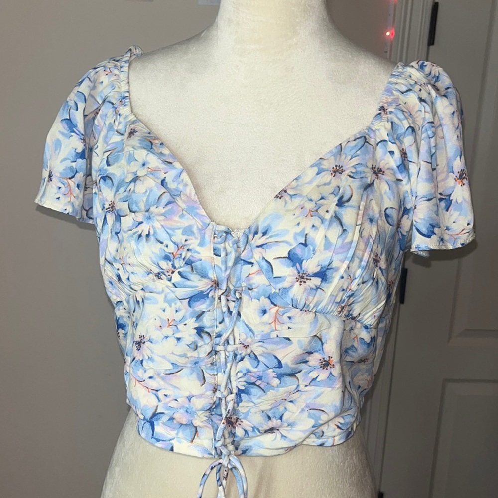blue flower print top !!